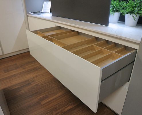 Pronorm Y Line Display KAM Design 18