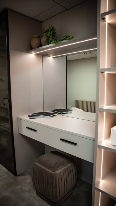 Dressing Room 12