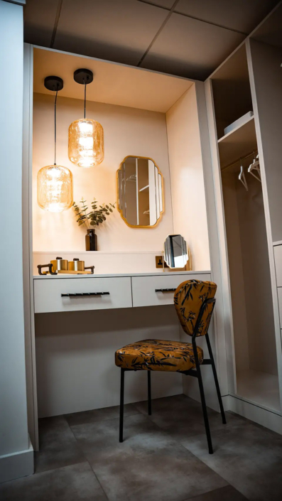 Dressing Room 21